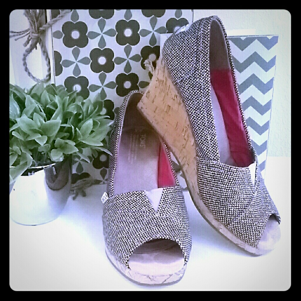 TOMS wedges